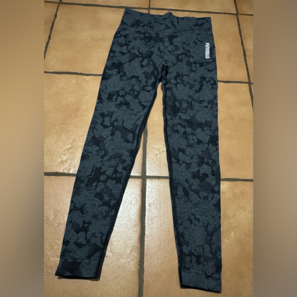 Gym shark leggings